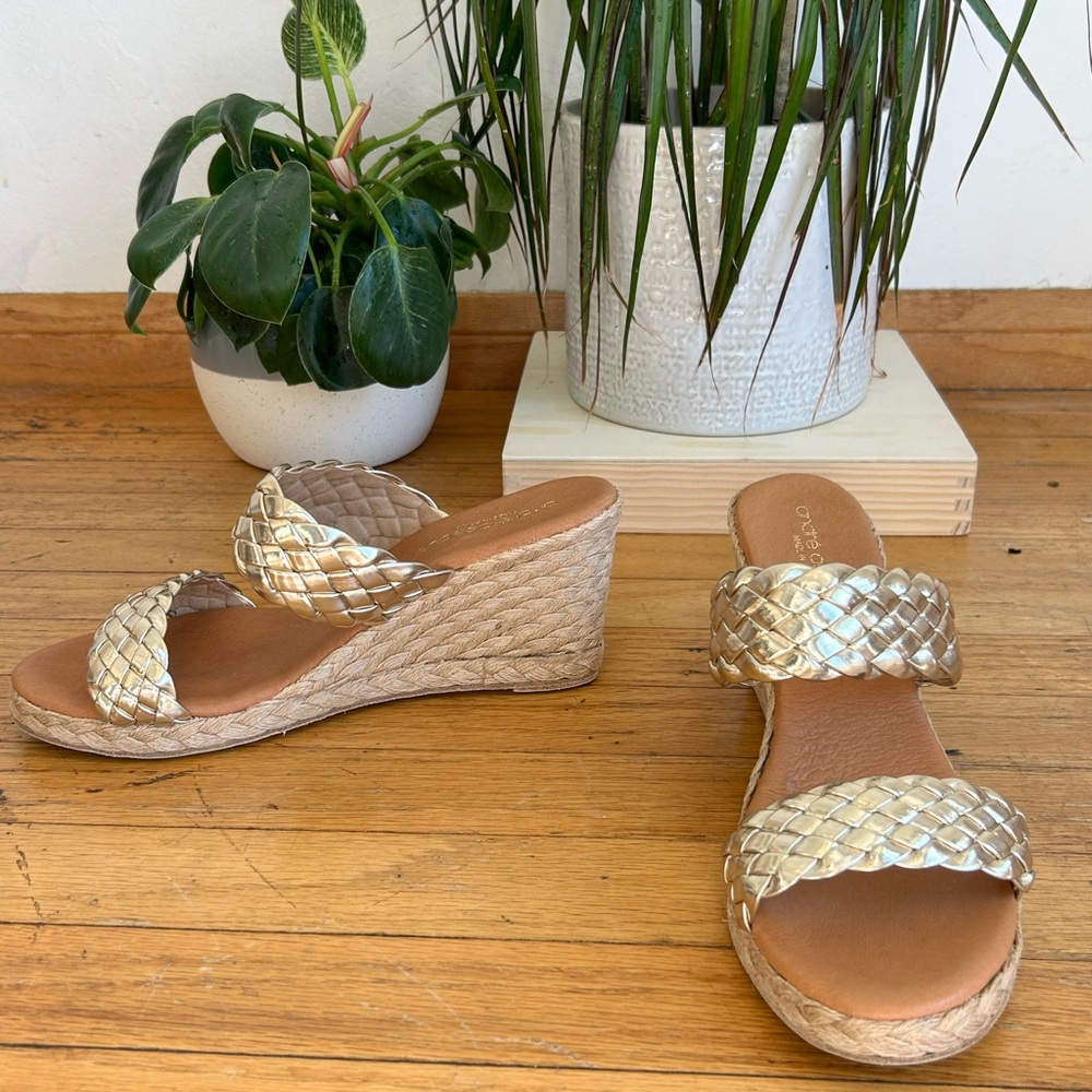 Andre Assous Gold Leather Strappy wedge sandals sz. 39